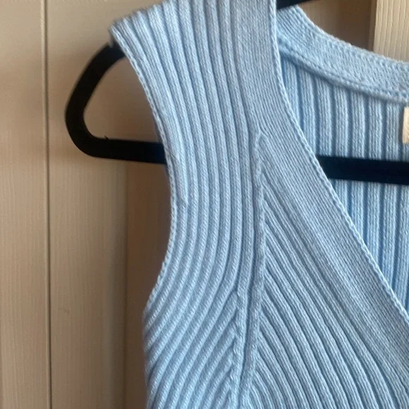 Jessica Simpson NWT Sleeveless Vneck Button Down Knit Sweater Vest Size medium - Picture 5 of 10